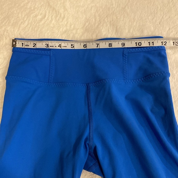 Lululemon Royal Blue 3/4 Capri Leggings Size 4 Reflective Stripe Excellent Cond. - Picture 8 of 10
